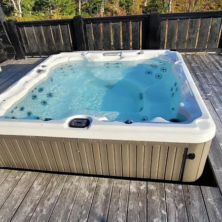 Semesterbostad The Whole Beautiful With Jacuzzi A Luxurious Getaway In Solberglia
