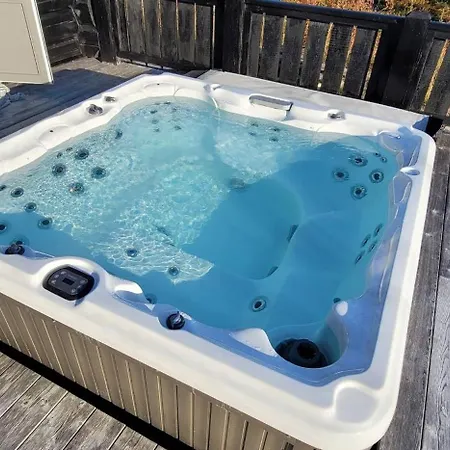 The Whole Beautiful With Jacuzzi A Luxurious Getaway In Solberglia Semesterbostad Østby
